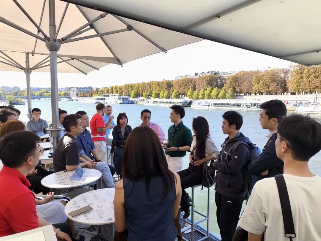 A Seine riverside mixer for scientists and engineers